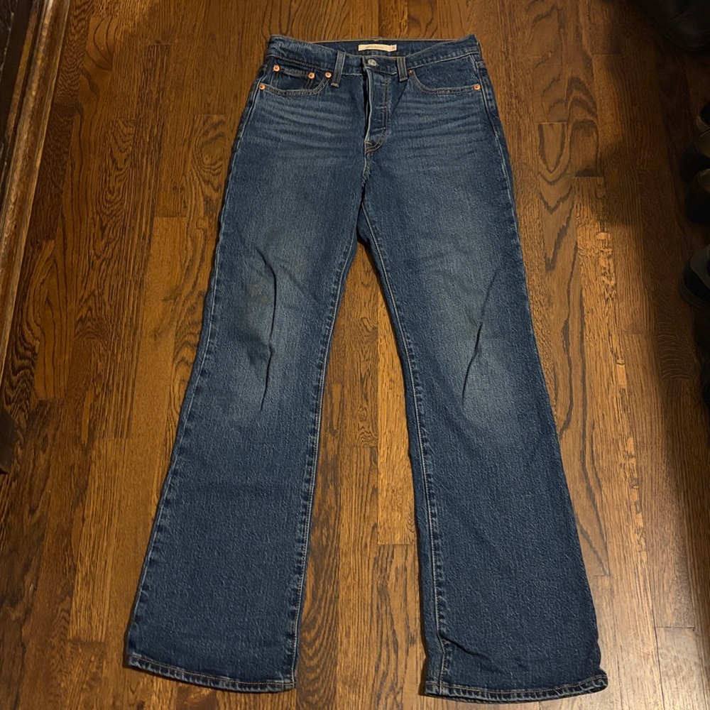 Levi's wedgie boot cut Women's dark wash bootLeg Jeans, size 26